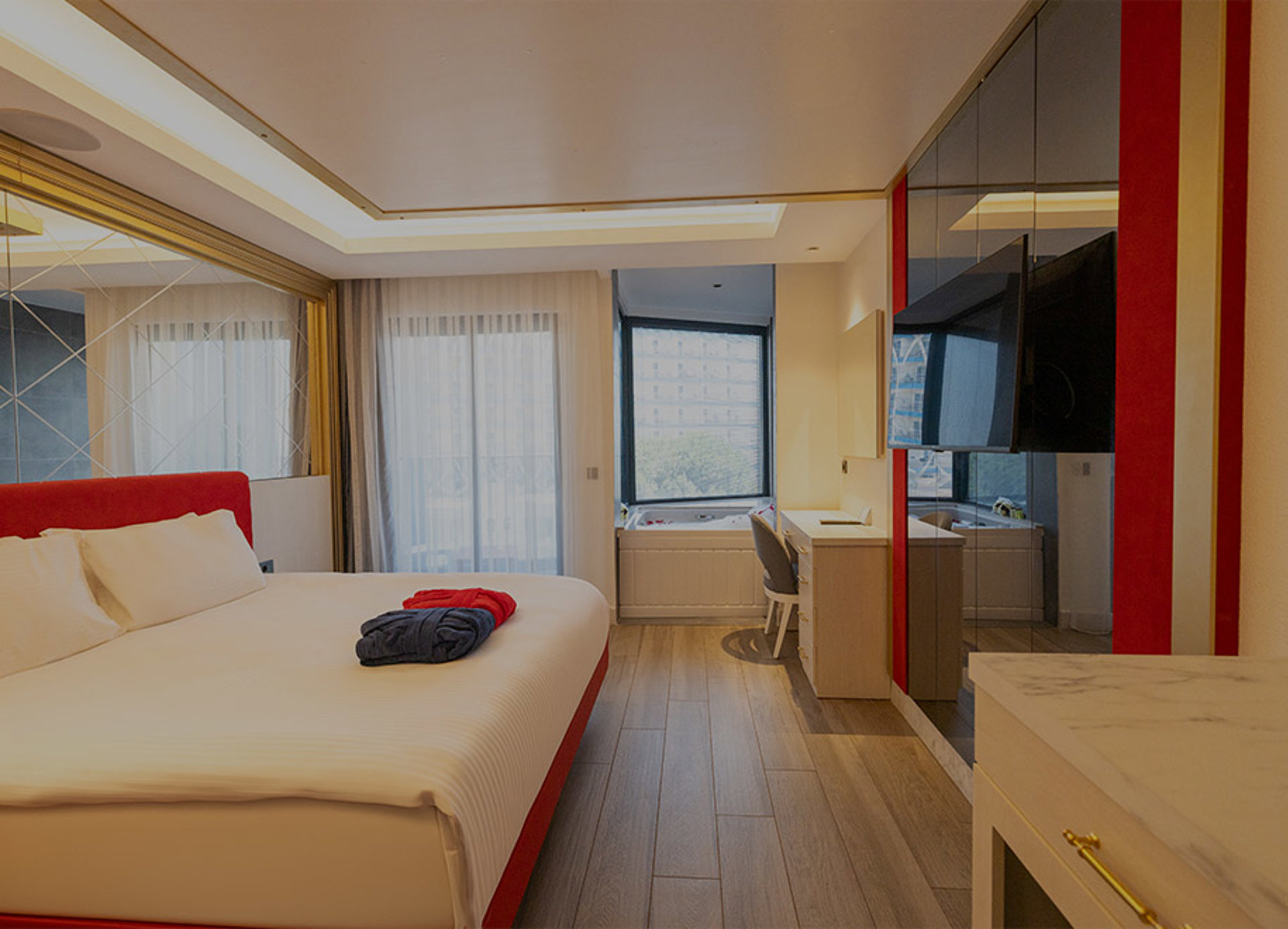 Deluxe Suite 2